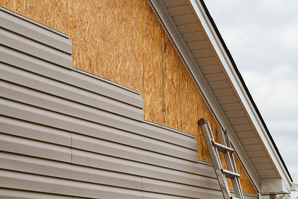 Professional Vinyl Siding technician working in Downingtown, PA
